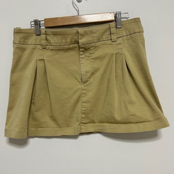 Aritizia Sunday Best Tan Mini Skirt Pleated Women's Size 12 academia School - Picture 1 of 7